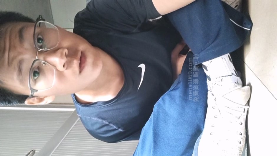 Amateur – 粗口眼鏡男的飛機