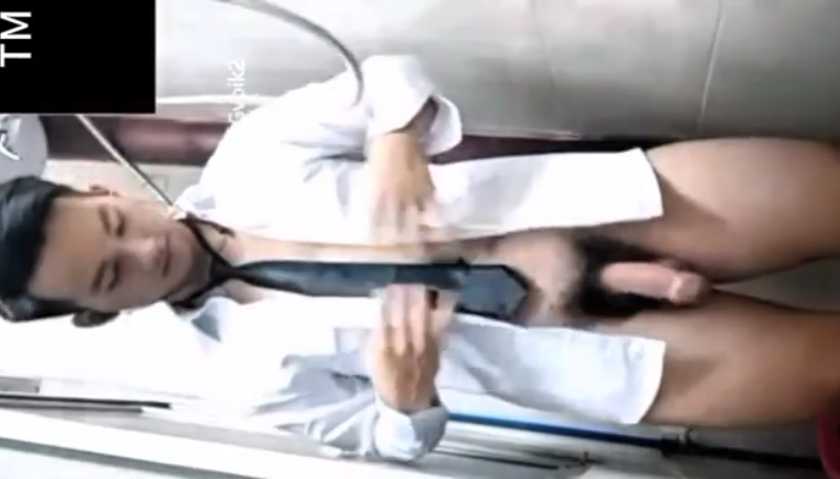 Amateur – 大陰莖瘦弱的辦公室男孩